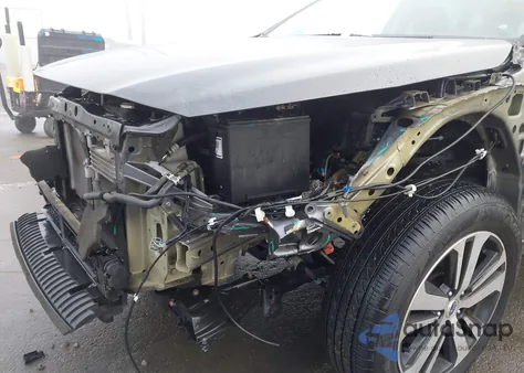 2018 Subaru Outback 2.5I Limited из США, поврежденный, VIN 4S4BSANC0J3361672